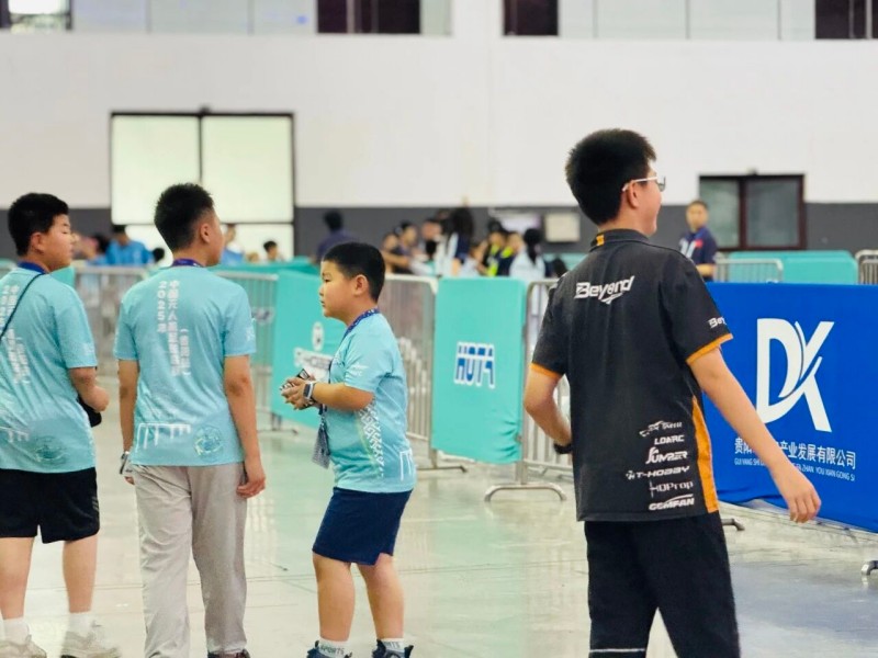 中國無人機足球聯(lián)賽貴陽精彩瞬間 中國無人機足球聯(lián)賽貴陽精彩瞬間